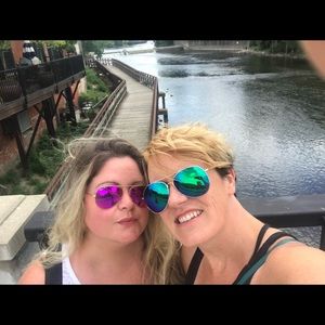 Meet your Posher, Ashley